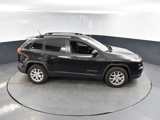 Photo of 2016 Brilliant Black Crystal Pearlcoat Jeep Cherokee
