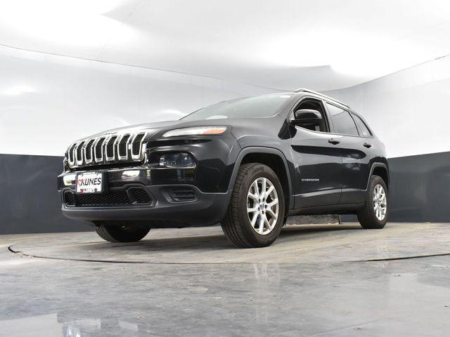 Photo of 2016 Brilliant Black Crystal Pearlcoat Jeep Cherokee