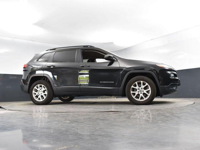 Photo of 2016 Brilliant Black Crystal Pearlcoat Jeep Cherokee