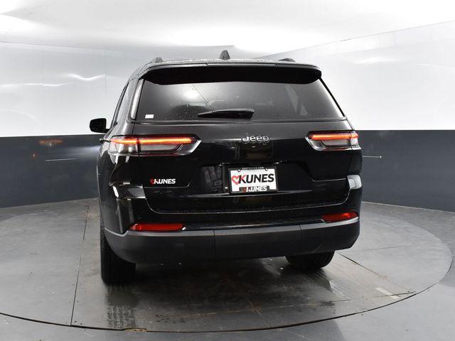 Photo of 2025 Diamond Black Crystal Pearlcoat Jeep Grand Cherokee L