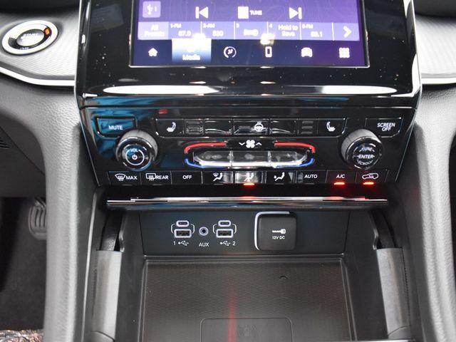 Photo of 2025 Diamond Black Crystal Pearlcoat Jeep Grand Cherokee L