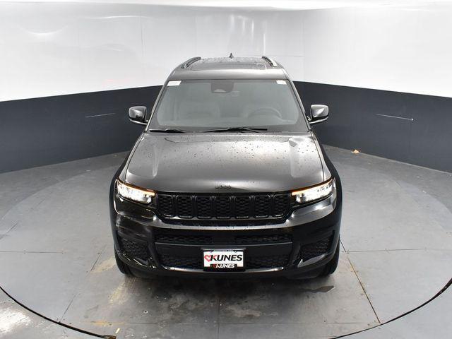 Photo of 2025 Diamond Black Crystal Pearlcoat Jeep Grand Cherokee L