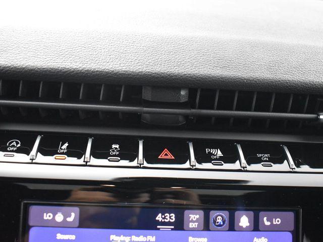 Photo of 2025 Diamond Black Crystal Pearlcoat Jeep Grand Cherokee L