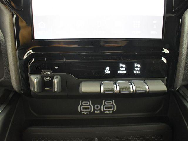Photo of 2026 Diamond Black Crystal Pearlcoat RAM 1500