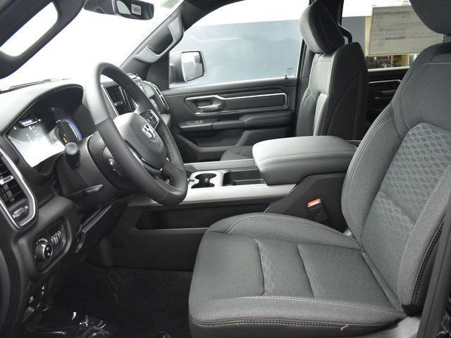 Photo of 2026 Diamond Black Crystal Pearlcoat RAM 1500