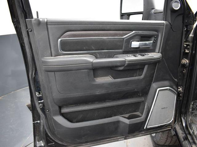 Photo of 2025 Diamond Black Crystal Pearlcoat RAM 3500