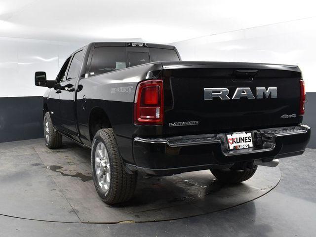 Photo of 2025 Diamond Black Crystal Pearlcoat RAM 3500