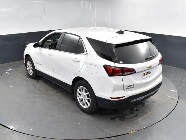 Photo of 2024 Summit White Chevrolet Equinox