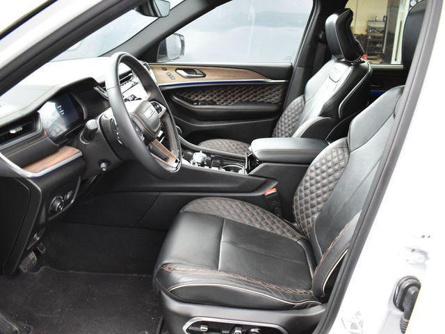 Photo of 2023 Bright White Clearcoat Jeep Grand Cherokee L