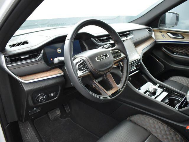 Photo of 2023 Bright White Clearcoat Jeep Grand Cherokee L