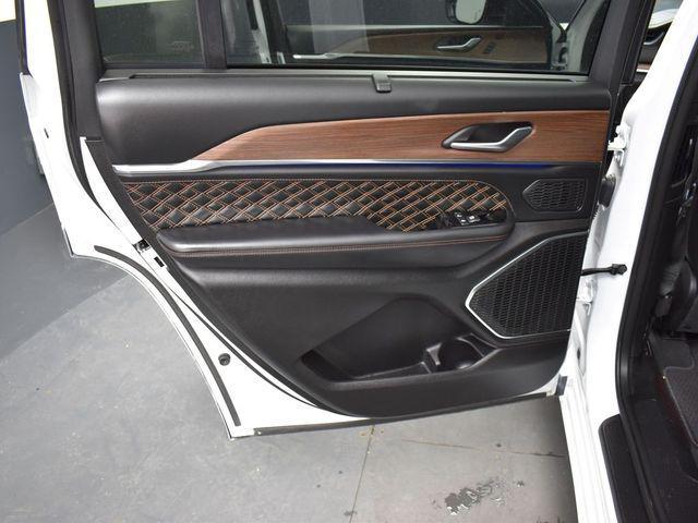 Photo of 2023 Bright White Clearcoat Jeep Grand Cherokee L