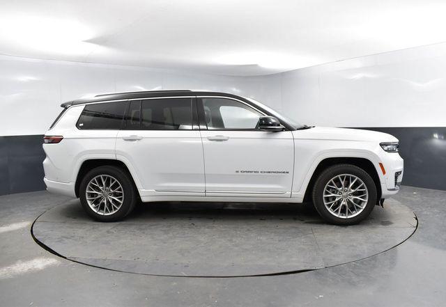 Photo of 2023 Bright White Clearcoat Jeep Grand Cherokee L