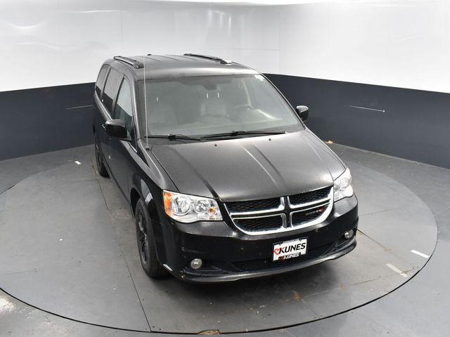 Photo of 2019 Brilliant Black Crystal Pearlcoat Dodge Grand Caravan