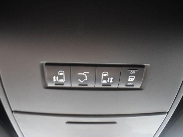 Photo of 2019 Brilliant Black Crystal Pearlcoat Dodge Grand Caravan