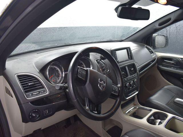 Photo of 2019 Brilliant Black Crystal Pearlcoat Dodge Grand Caravan