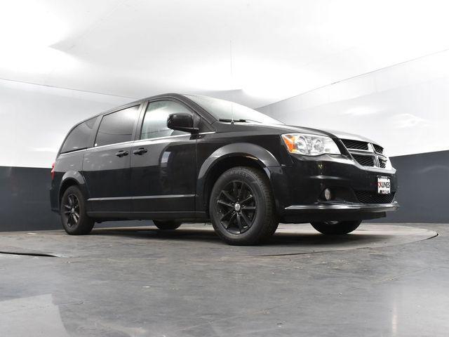 Photo of 2019 Brilliant Black Crystal Pearlcoat Dodge Grand Caravan