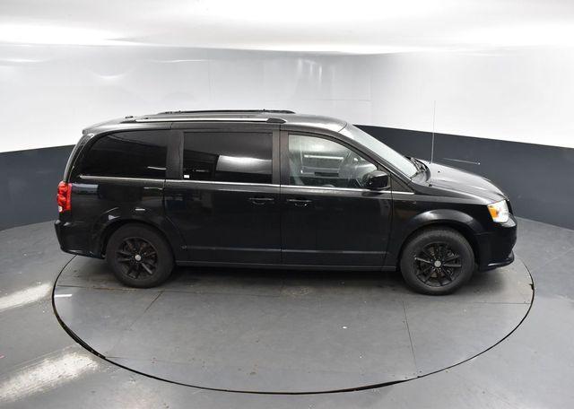 Photo of 2019 Brilliant Black Crystal Pearlcoat Dodge Grand Caravan