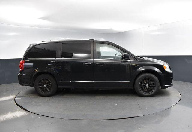 Photo of 2019 Brilliant Black Crystal Pearlcoat Dodge Grand Caravan