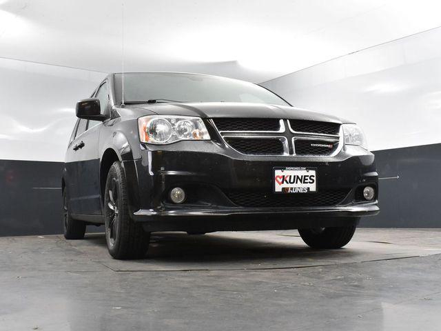 Photo of 2019 Brilliant Black Crystal Pearlcoat Dodge Grand Caravan