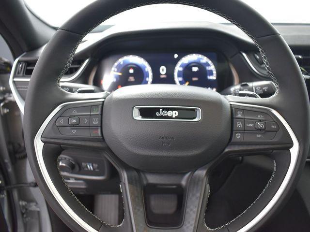 Photo of 2025 Silver Zynith Jeep Grand Cherokee L