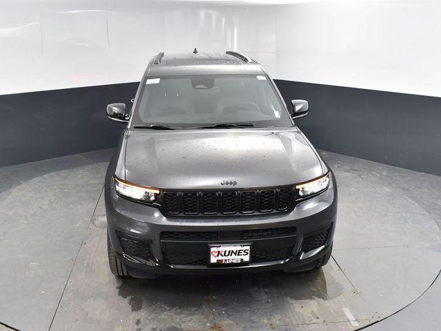 Photo of 2025 Baltic Gray Metallic Clearcoat Jeep Grand Cherokee L