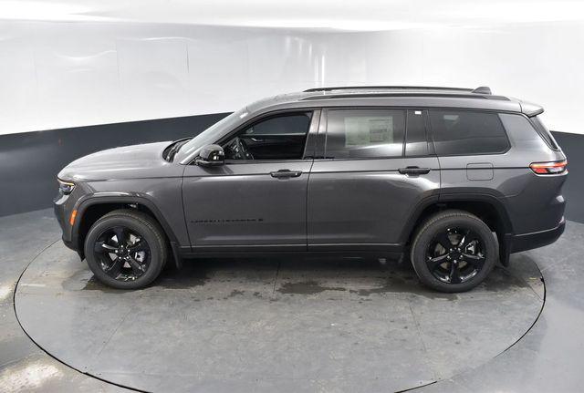 Photo of 2025 Baltic Gray Metallic Clearcoat Jeep Grand Cherokee L