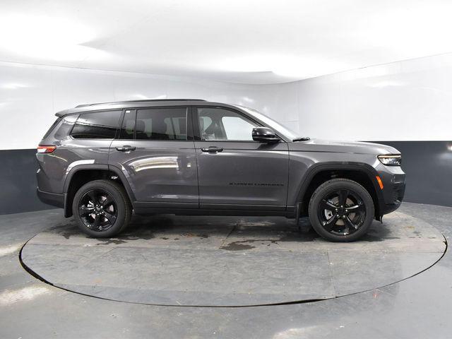 Photo of 2025 Baltic Gray Metallic Clearcoat Jeep Grand Cherokee L
