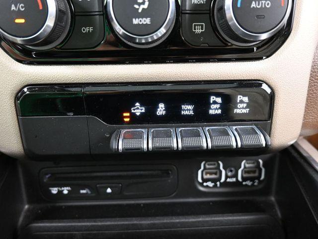 Photo of 2019 Granite Crystal Metallic Clearcoat RAM 1500