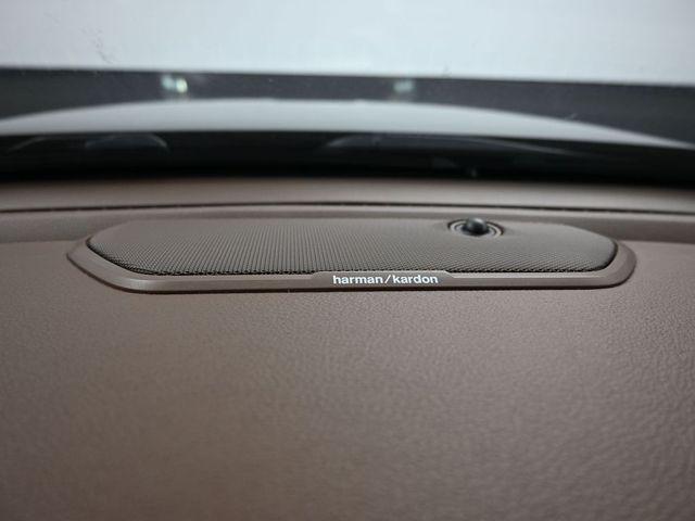 Photo of 2019 Granite Crystal Metallic Clearcoat RAM 1500
