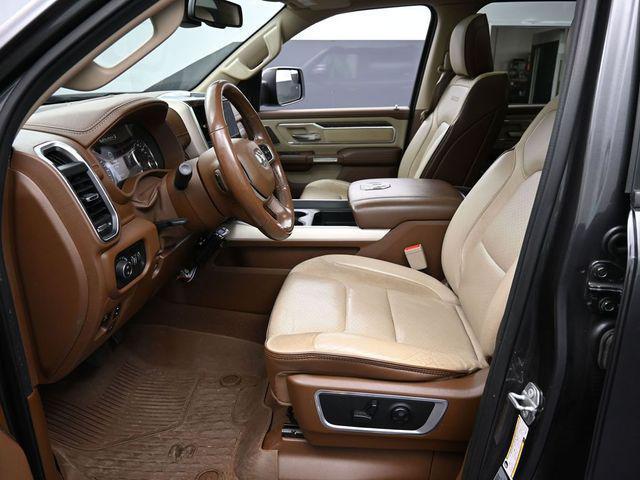 Photo of 2019 Granite Crystal Metallic Clearcoat RAM 1500