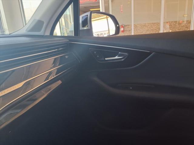 Photo of 2023 Satellite Silver Metallic Audi Q7