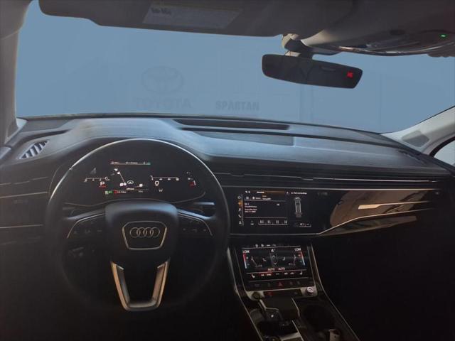 Photo of 2023 Satellite Silver Metallic Audi Q7