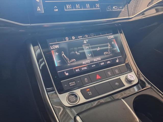 Photo of 2023 Satellite Silver Metallic Audi Q7