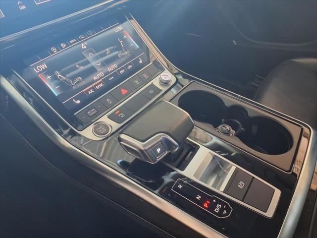 Photo of 2023 Satellite Silver Metallic Audi Q7