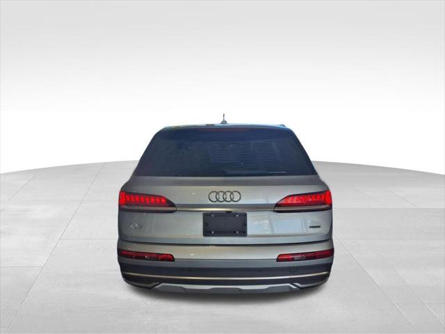 Photo of 2023 Satellite Silver Metallic Audi Q7