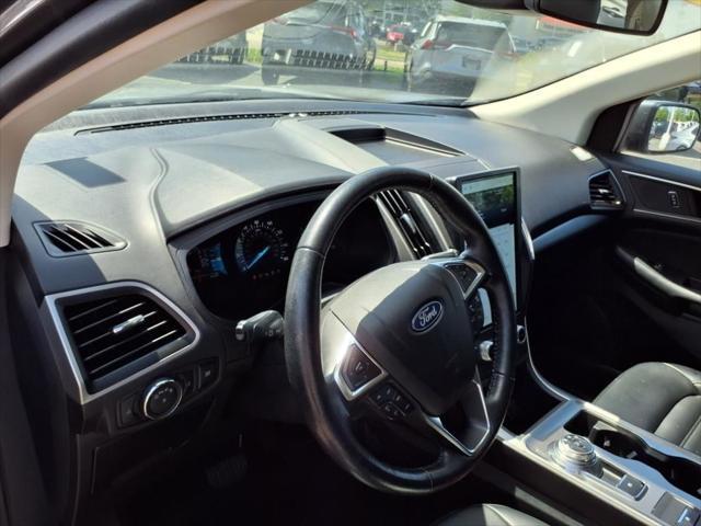 Photo of 2023 Gray Metallic Ford Edge