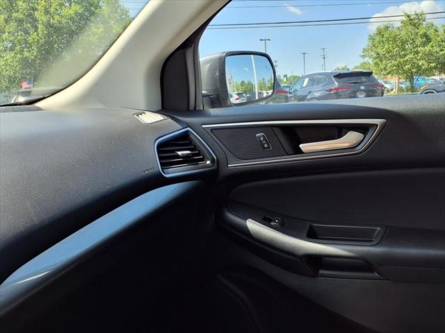 Photo of 2023 Gray Metallic Ford Edge