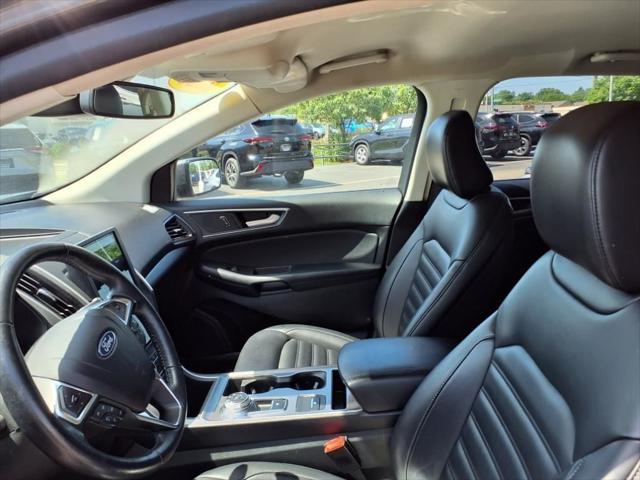 Photo of 2023 Gray Metallic Ford Edge