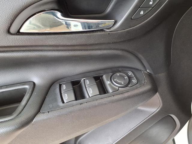 Photo of 2019 Summit White Chevrolet Equinox