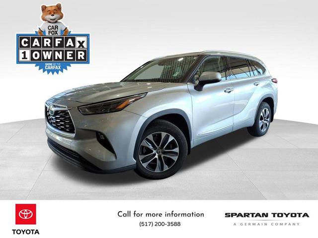 Photo of 2022 Celestial Silver Metallic Toyota Highlander