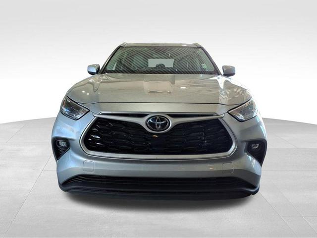 Photo of 2022 Celestial Silver Metallic Toyota Highlander