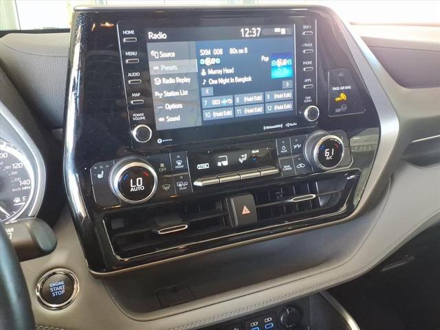Photo of 2022 Celestial Silver Metallic Toyota Highlander