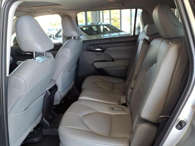 Photo of 2022 Celestial Silver Metallic Toyota Highlander