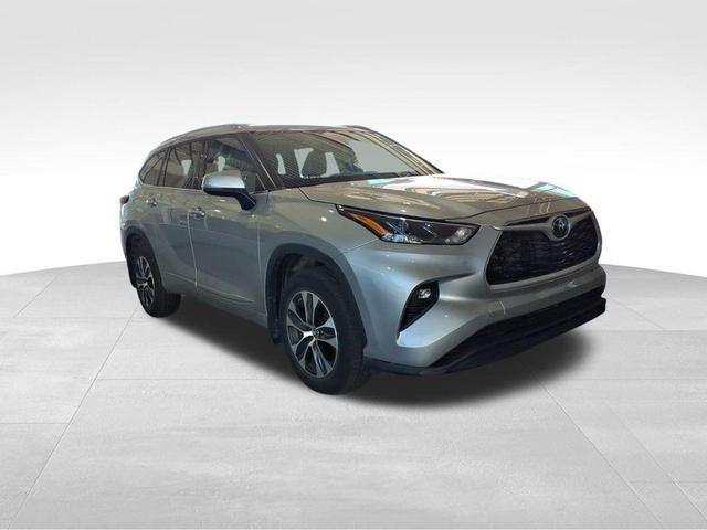 Photo of 2022 Celestial Silver Metallic Toyota Highlander