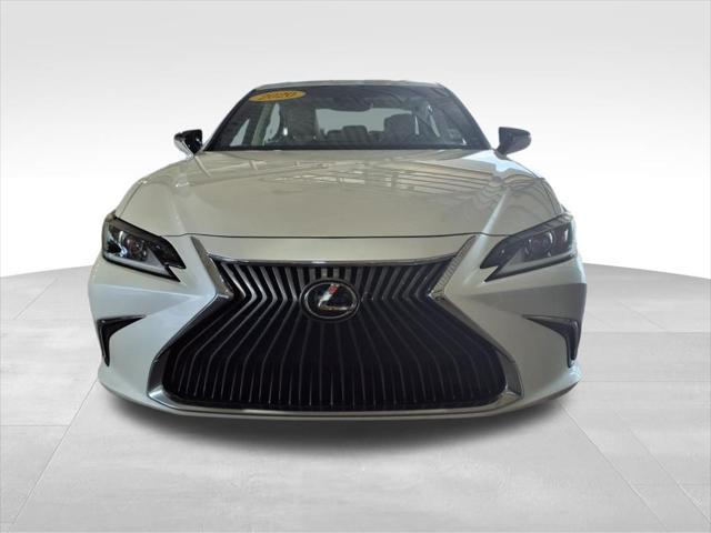 Photo of 2020 Eminent White Pearl Lexus ES 350
