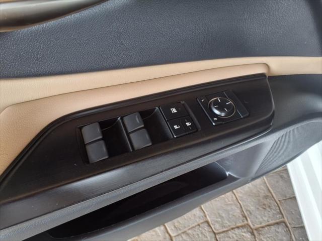 Photo of 2020 Eminent White Pearl Lexus ES 350