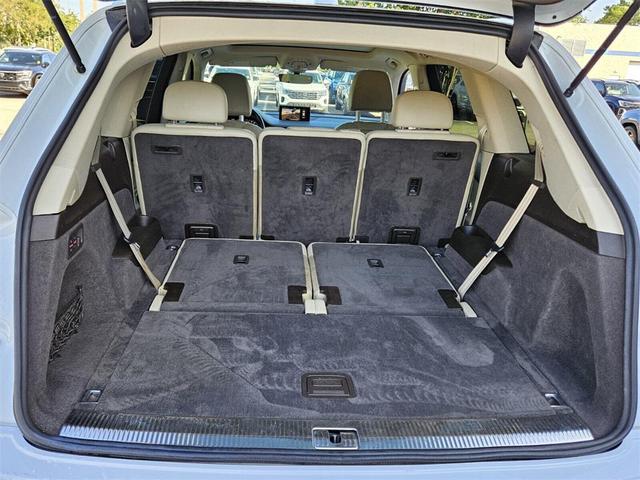Photo of 2018 Glacier White Metallic Audi Q7