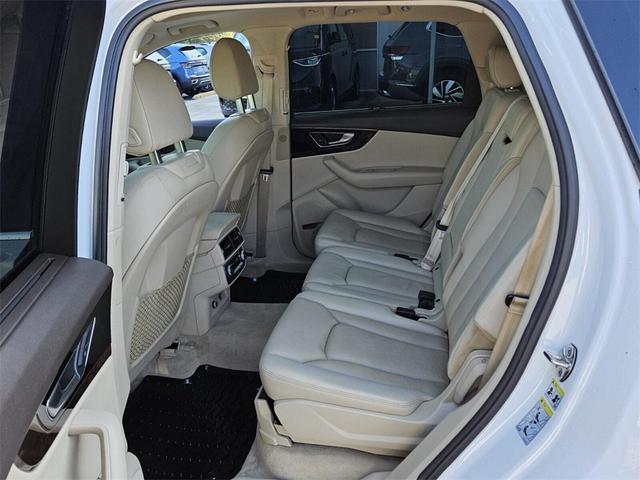 Photo of 2018 Glacier White Metallic Audi Q7