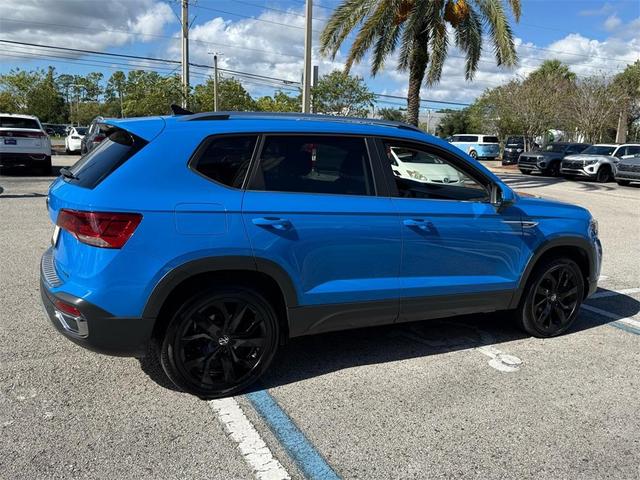 Photo of 2022 Blue Volkswagen Taos