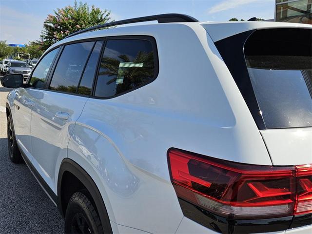 Photo of 2025 Pure White Volkswagen Atlas